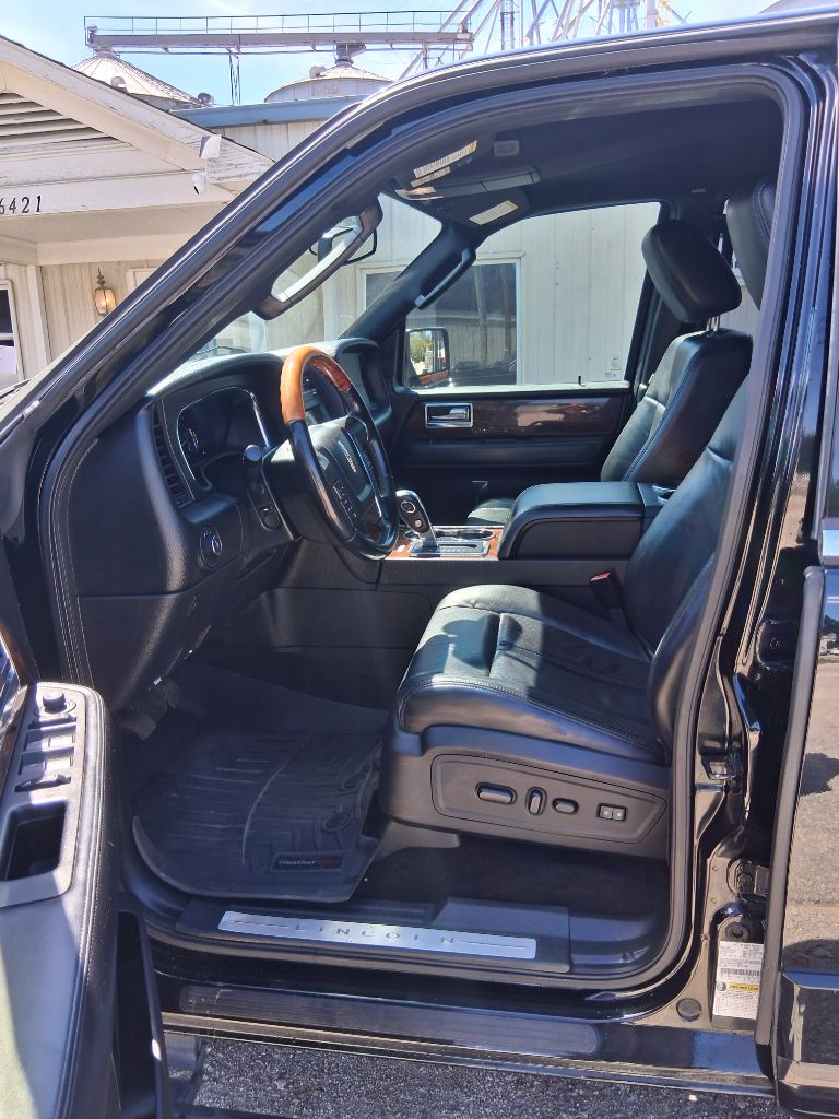 Photo 8 of this LINCOLN NAVIGATOR L