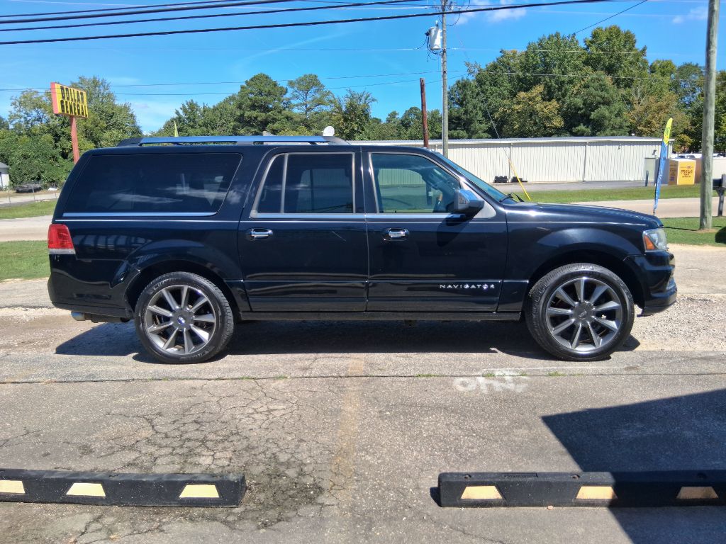 Photo 13 of this LINCOLN NAVIGATOR L