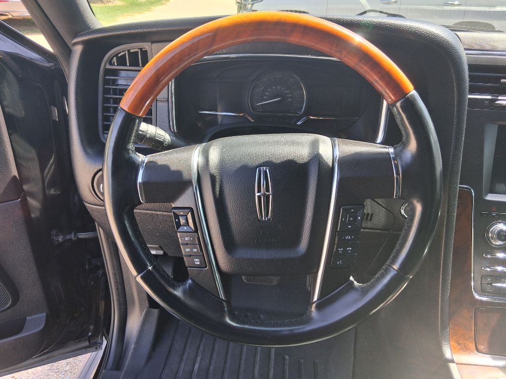 Photo 10 of this LINCOLN NAVIGATOR L