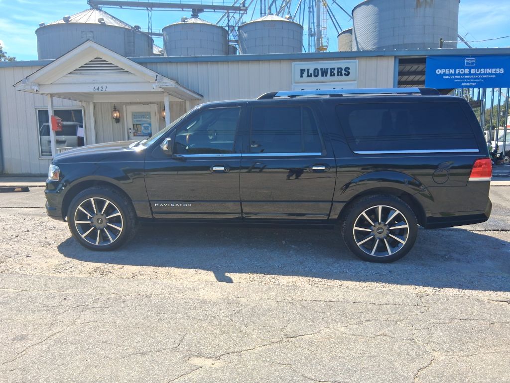 Photo 2 of this LINCOLN NAVIGATOR L