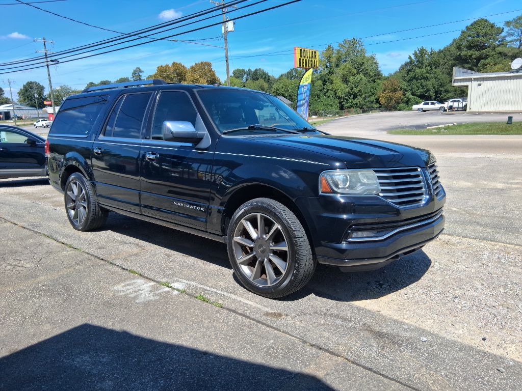 Photo 16 of this LINCOLN NAVIGATOR L