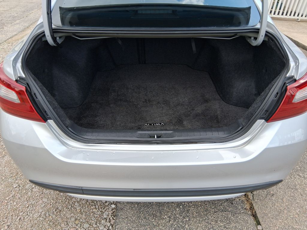 Photo 16 of this NISSAN ALTIMA