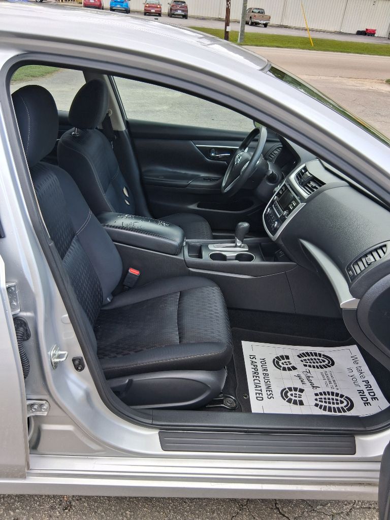 Photo 15 of this NISSAN ALTIMA