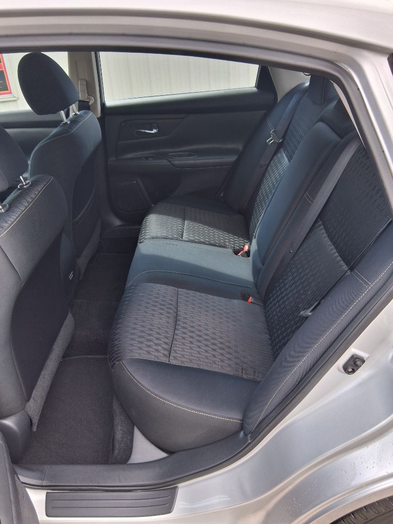Photo 12 of this NISSAN ALTIMA