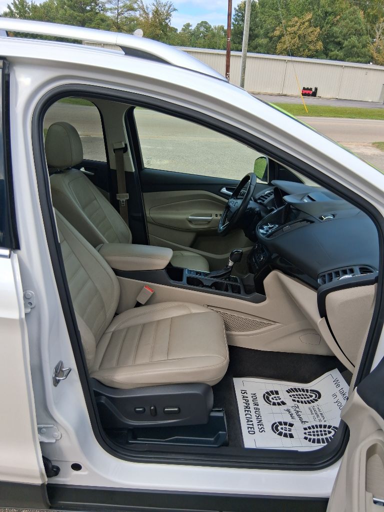 Photo 16 of this FORD ESCAPE