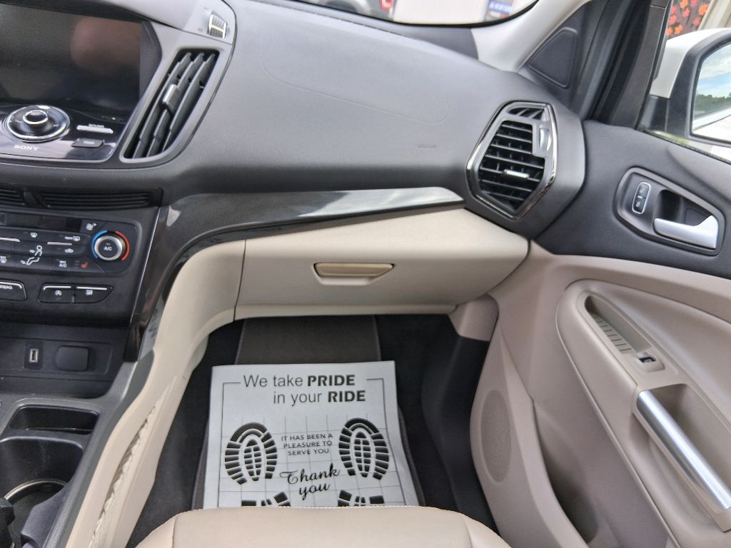 Photo 13 of this FORD ESCAPE