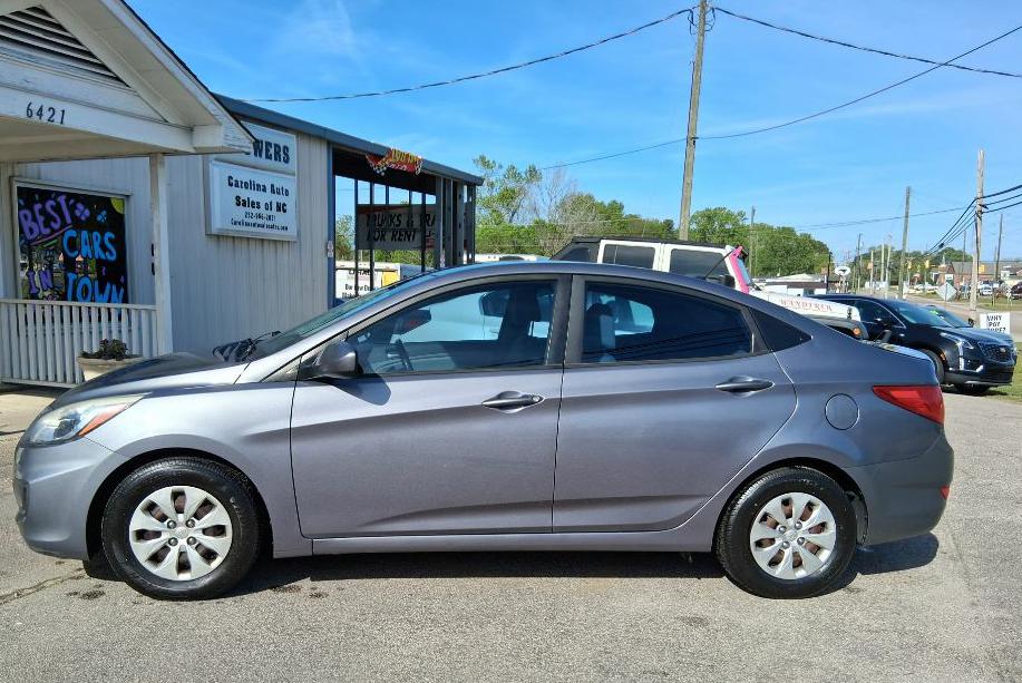 2016 Hyundai Accent SE 4-Door 6-Speed Automatic's photo