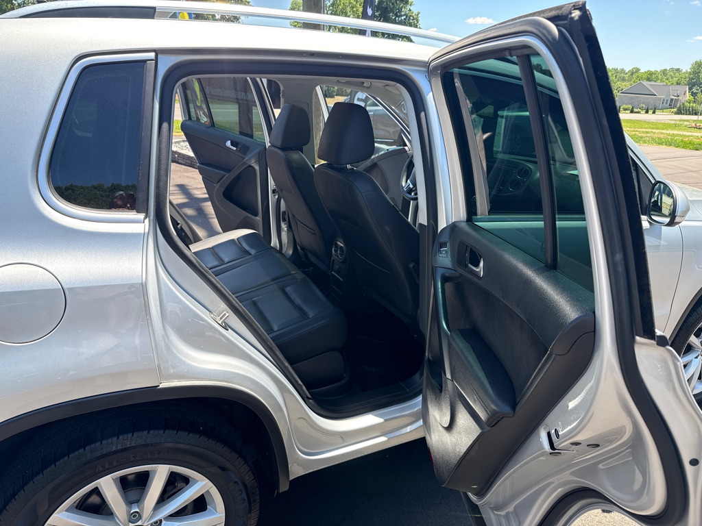 Photo 12 of this VOLKSWAGEN TIGUAN