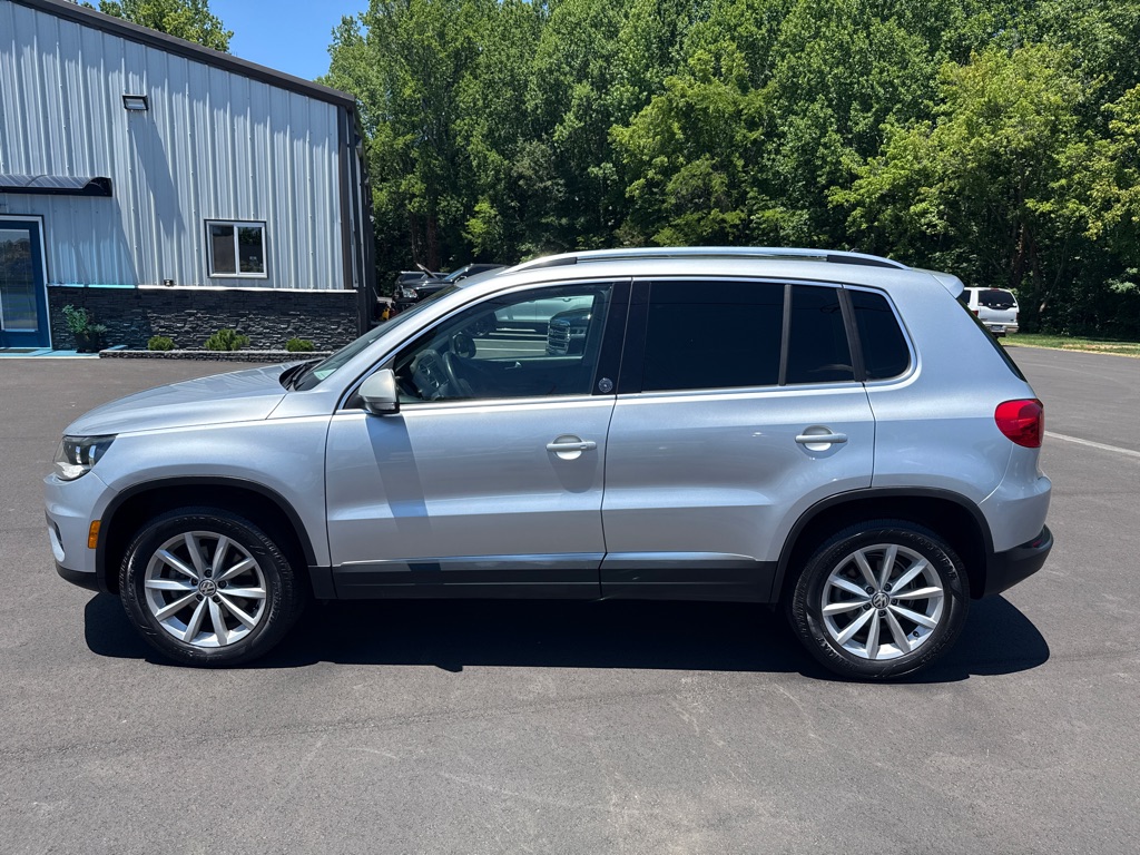 Photo 4 of this VOLKSWAGEN TIGUAN