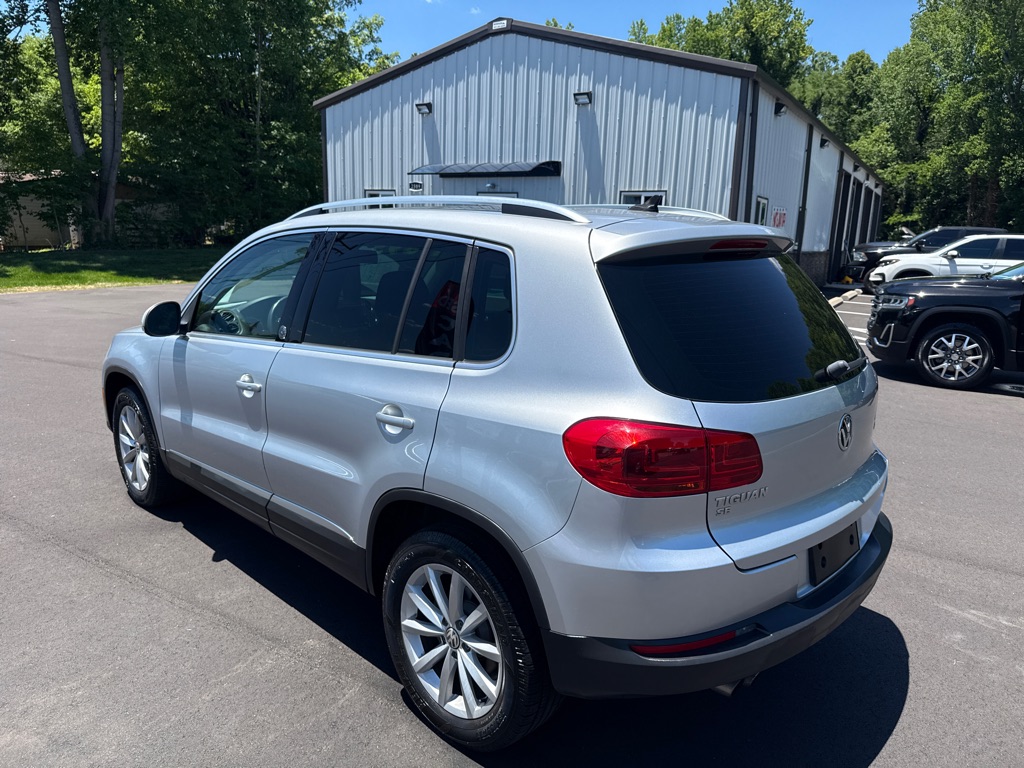 Photo 3 of this VOLKSWAGEN TIGUAN
