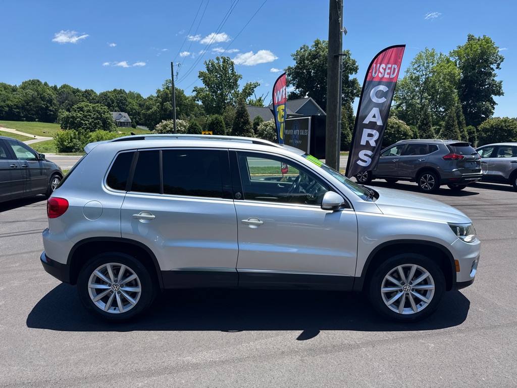 Photo 8 of this VOLKSWAGEN TIGUAN