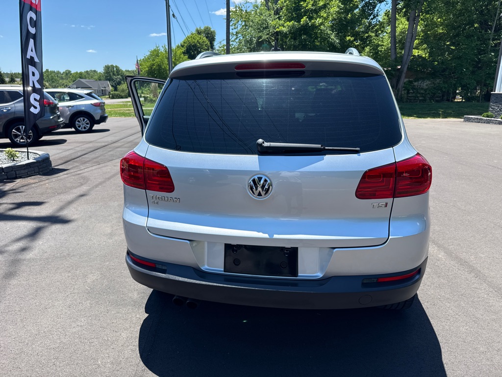 Photo 2 of this VOLKSWAGEN TIGUAN