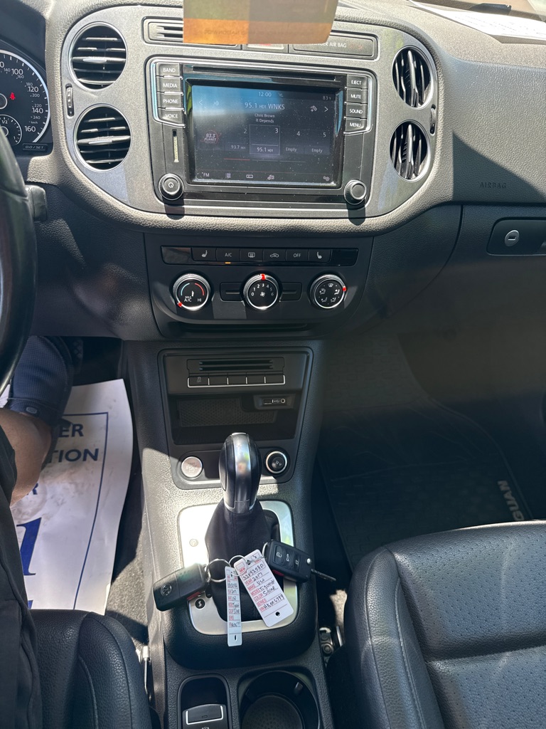 Photo 16 of this VOLKSWAGEN TIGUAN