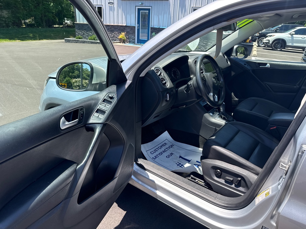 Photo 9 of this VOLKSWAGEN TIGUAN