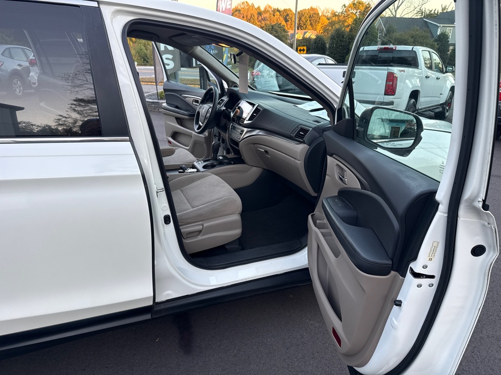 Photo 13 of this HONDA PILOT