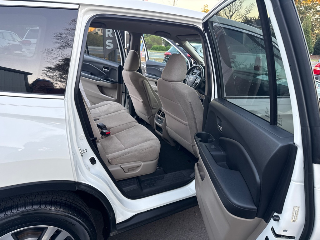 Photo 12 of this HONDA PILOT