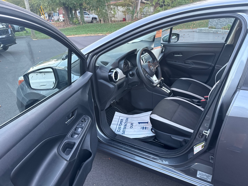 Photo 9 of this NISSAN VERSA