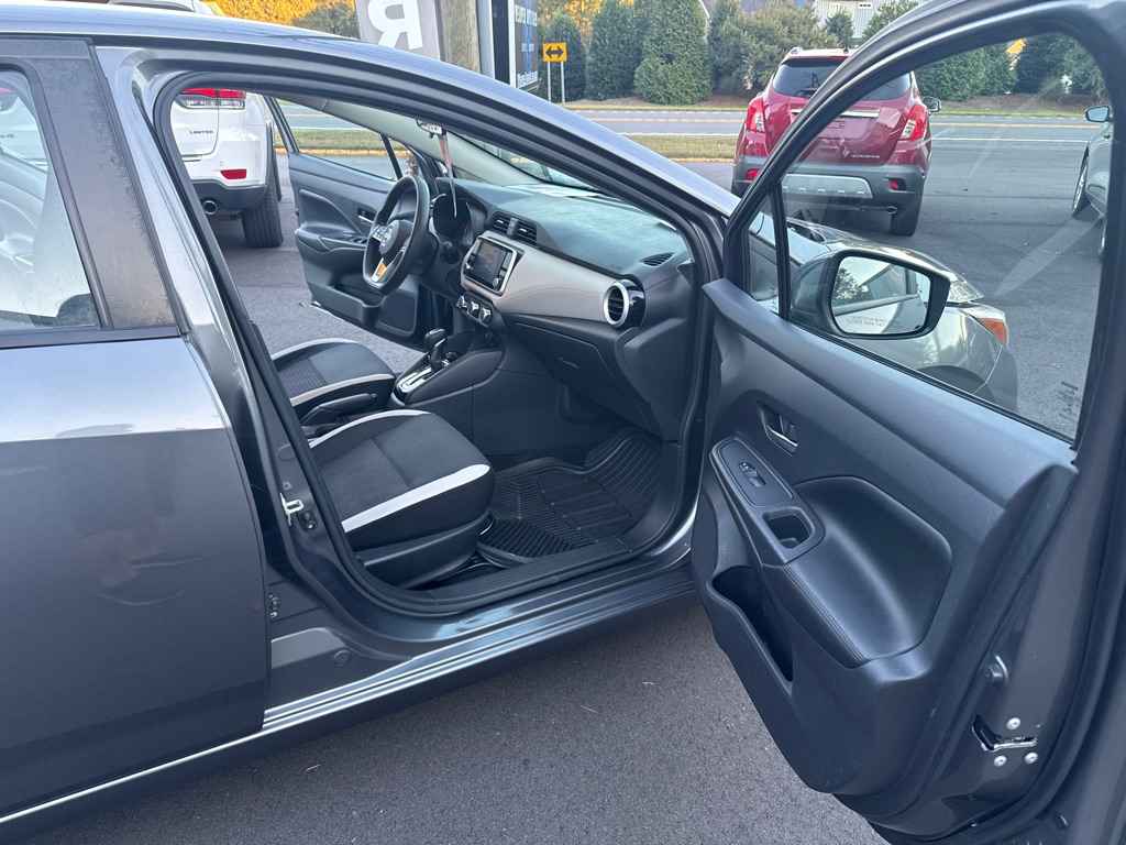 Photo 14 of this NISSAN VERSA