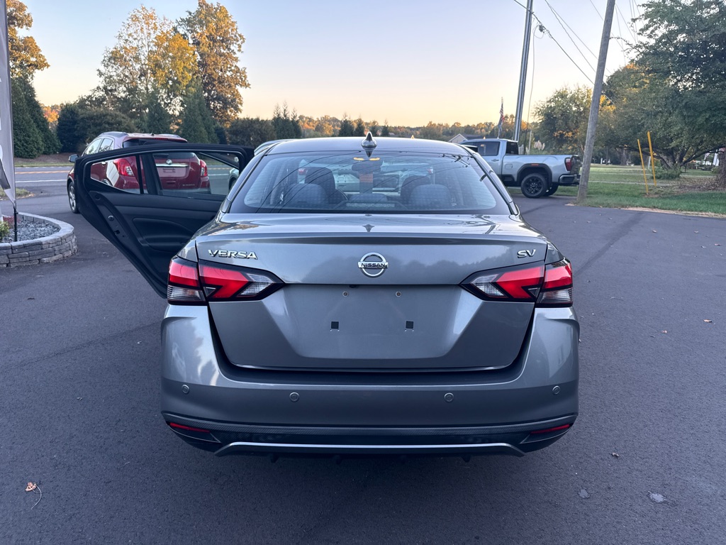 Photo 12 of this NISSAN VERSA