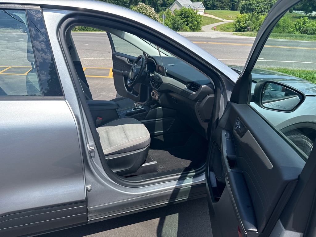 Photo 13 of this FORD ESCAPE