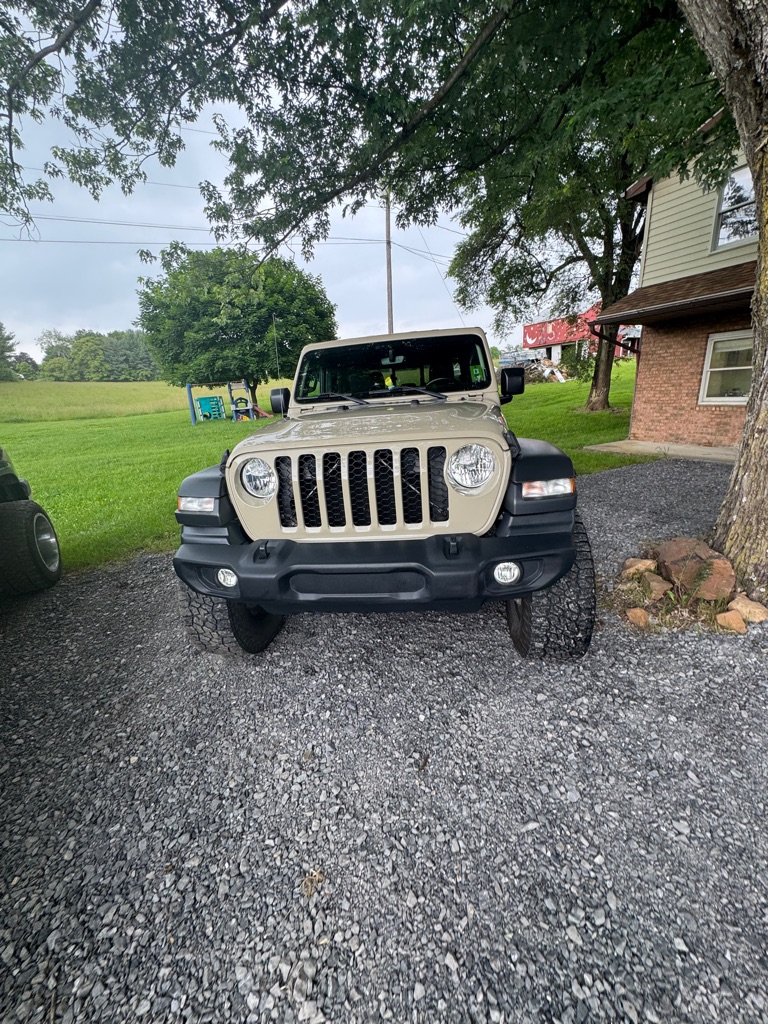 Additional photo of vehicle.