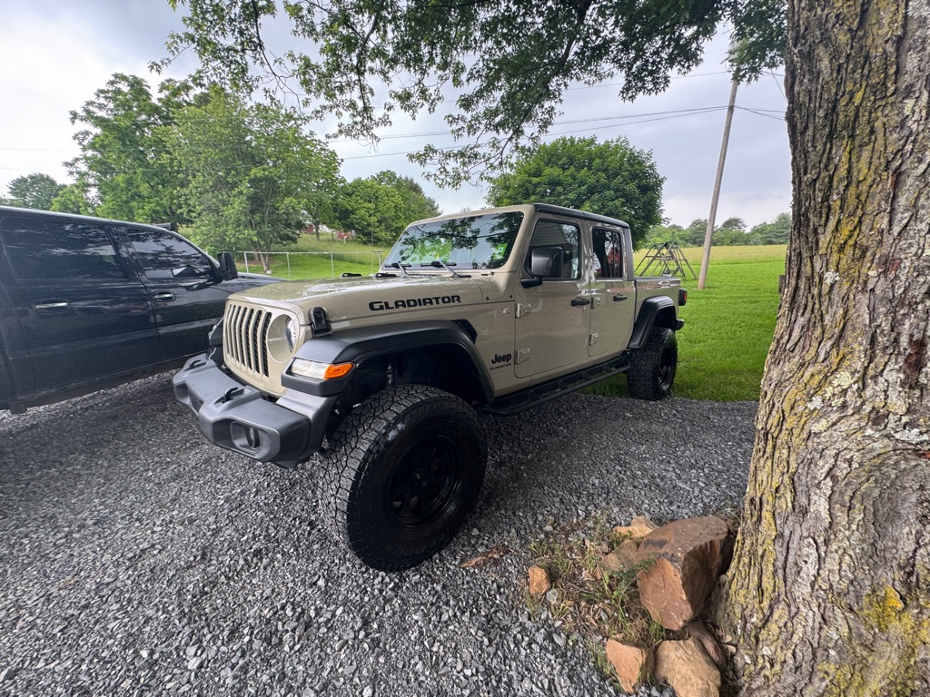 Additional photo of vehicle.