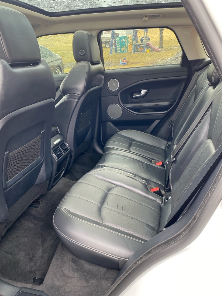Additional photo of vehicle.