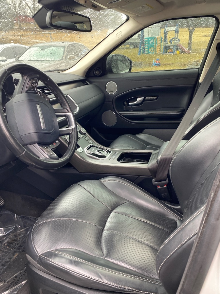 Additional photo of vehicle.