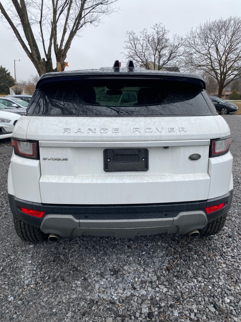 Additional photo of vehicle.