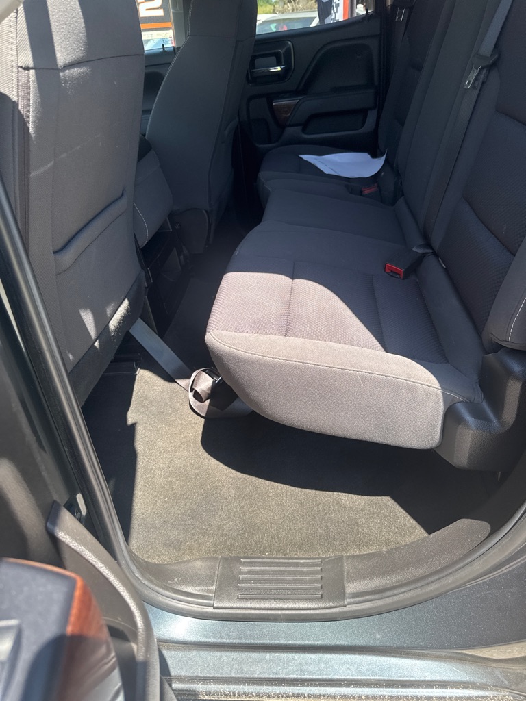 Additional photo of vehicle.