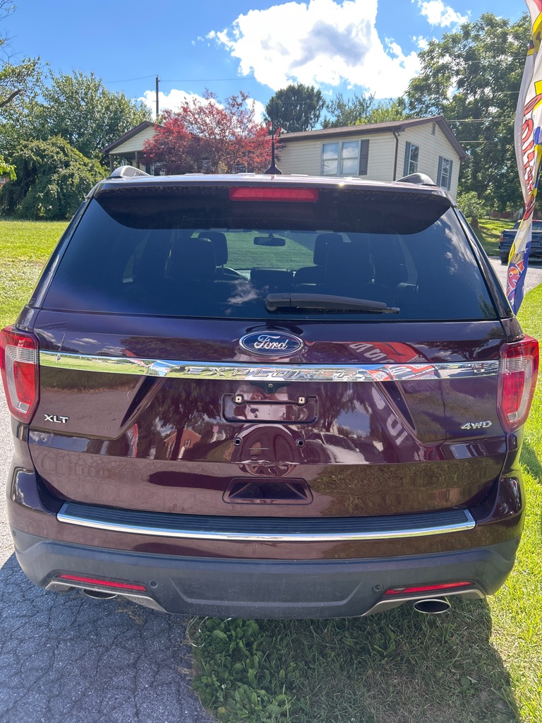 Additional photo of vehicle.