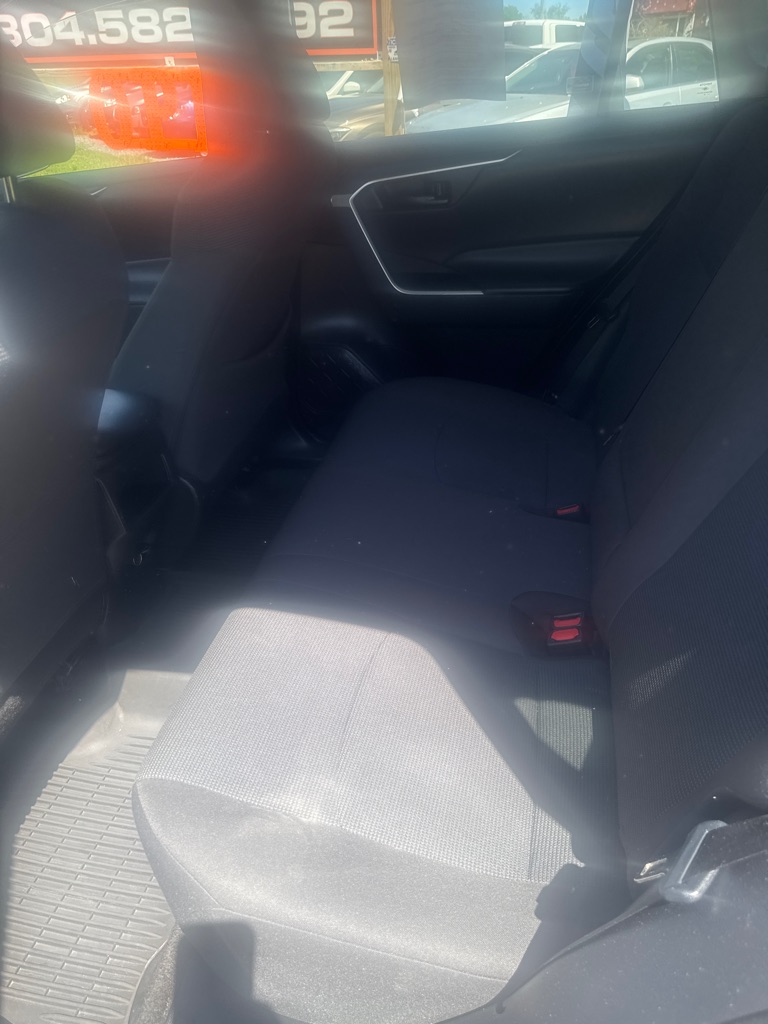 Additional photo of vehicle.