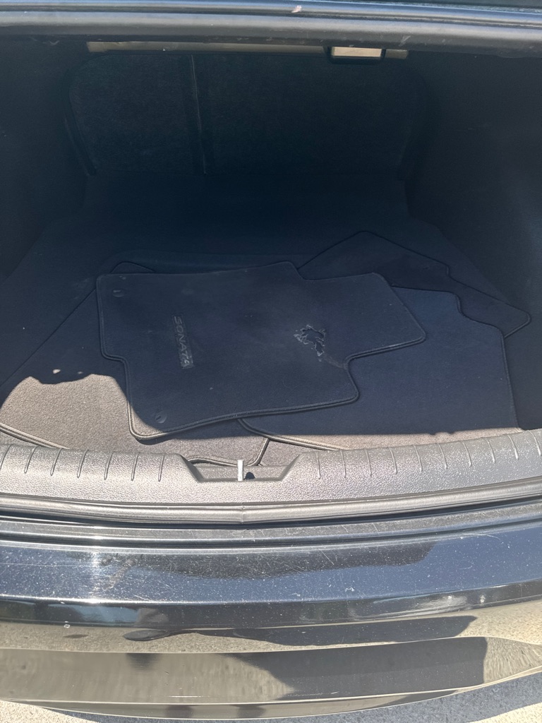 Additional photo of vehicle.