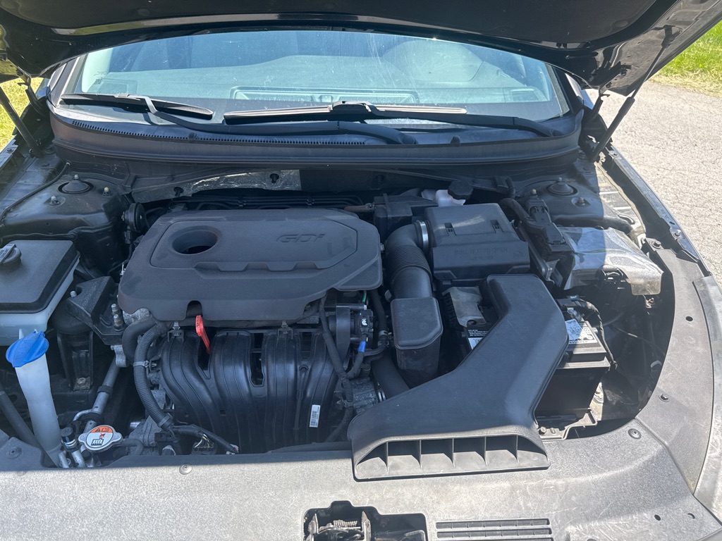 Additional photo of vehicle.