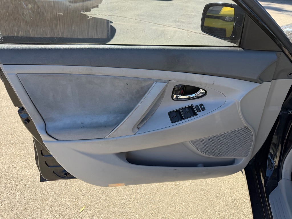 Photo 9 of this TOYOTA CAMRY
