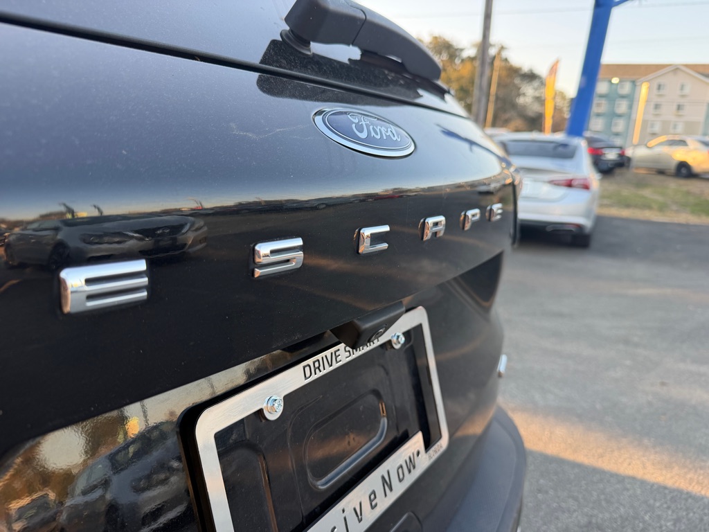 Photo 11 of this FORD ESCAPE