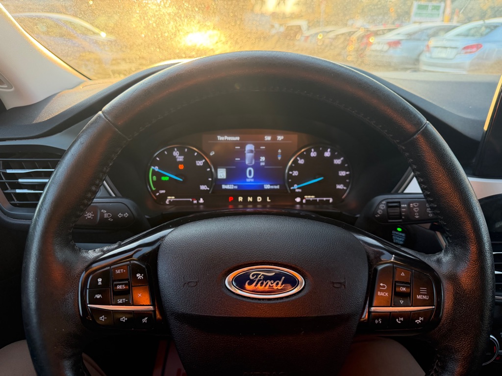 Photo 39 of this FORD ESCAPE