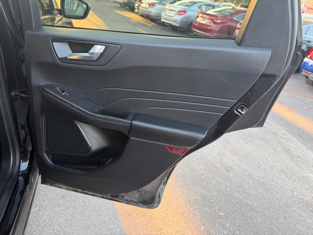 Photo 22 of this FORD ESCAPE