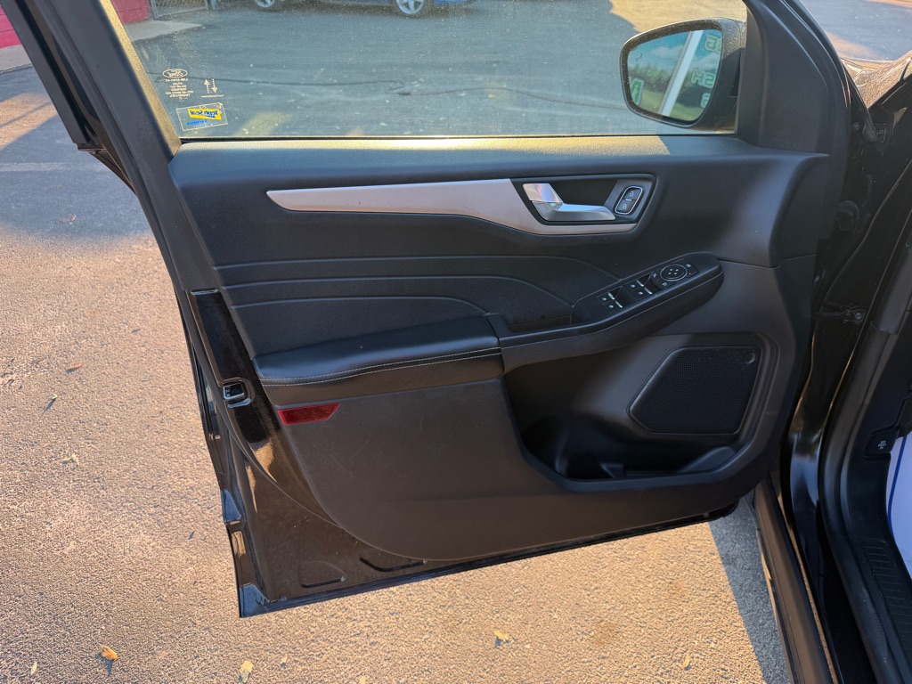 Photo 14 of this FORD ESCAPE