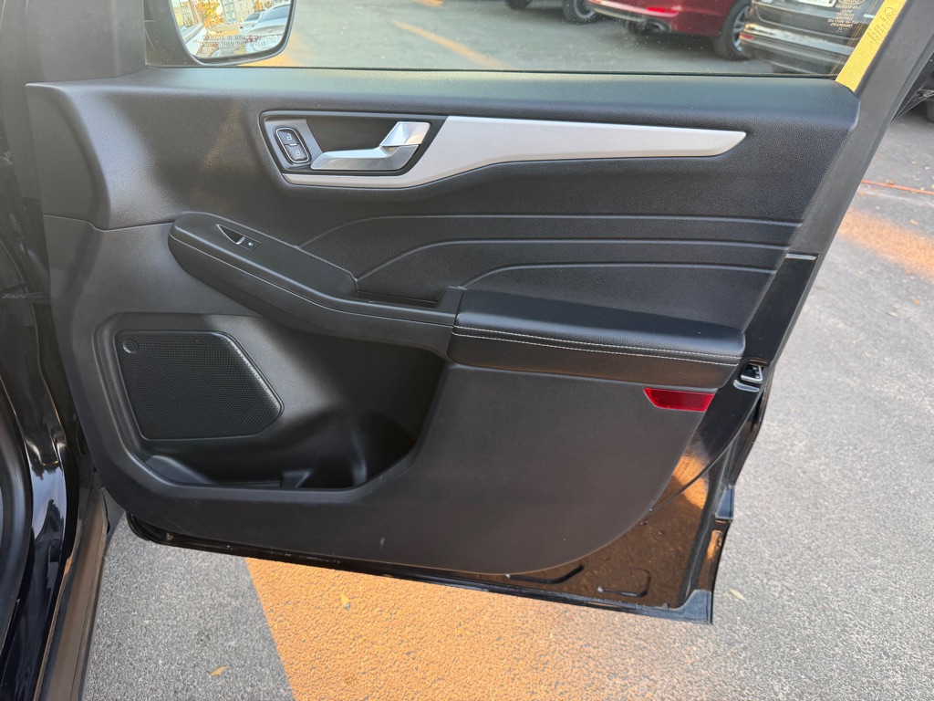 Photo 24 of this FORD ESCAPE