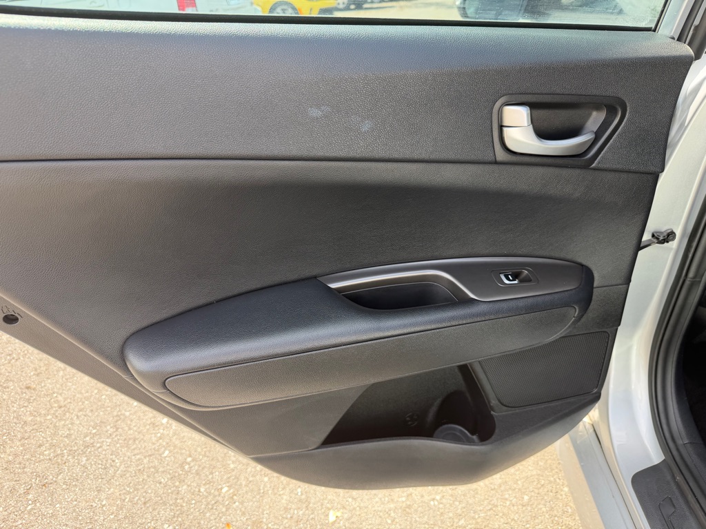 Photo 11 of this KIA OPTIMA