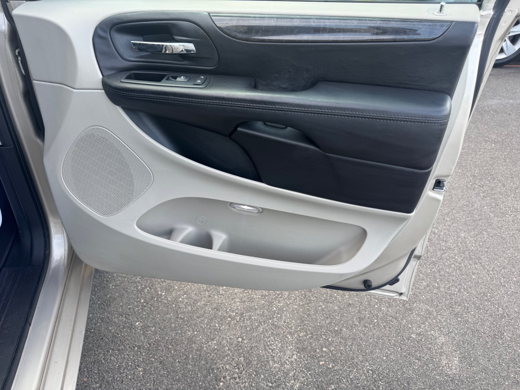 Photo 20 of this DODGE GRAND CARAVAN