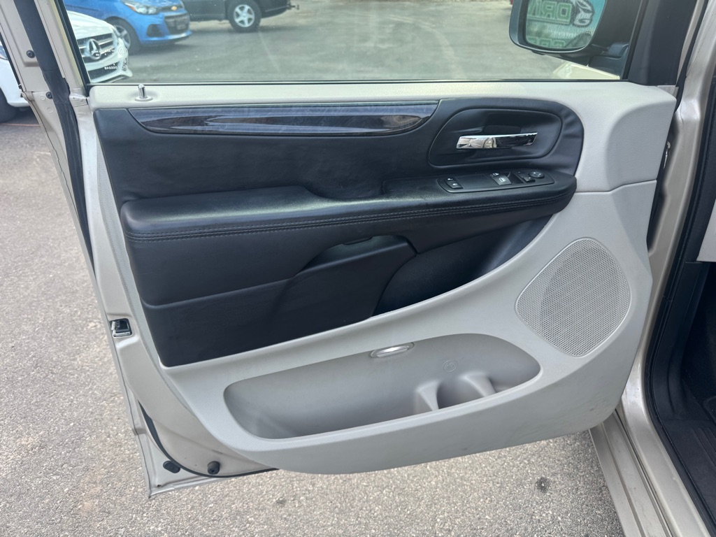 Photo 9 of this DODGE GRAND CARAVAN