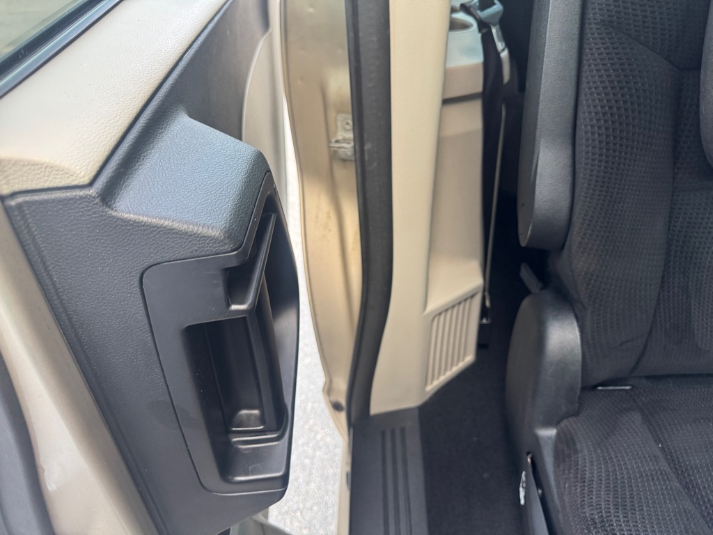 Photo 16 of this DODGE GRAND CARAVAN