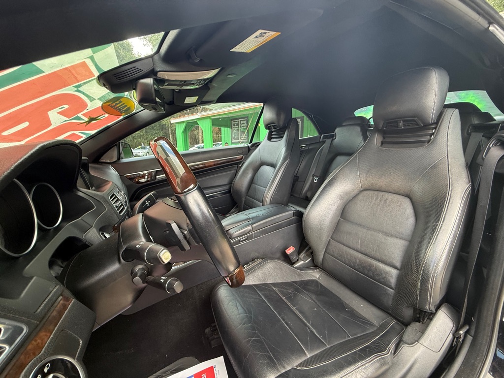 Photo 18 of this MERCEDES-BENZ E-CLASS