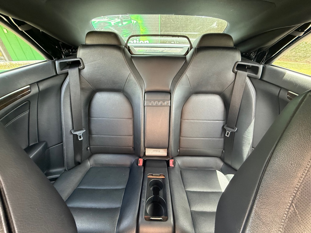 Photo 31 of this MERCEDES-BENZ E-CLASS