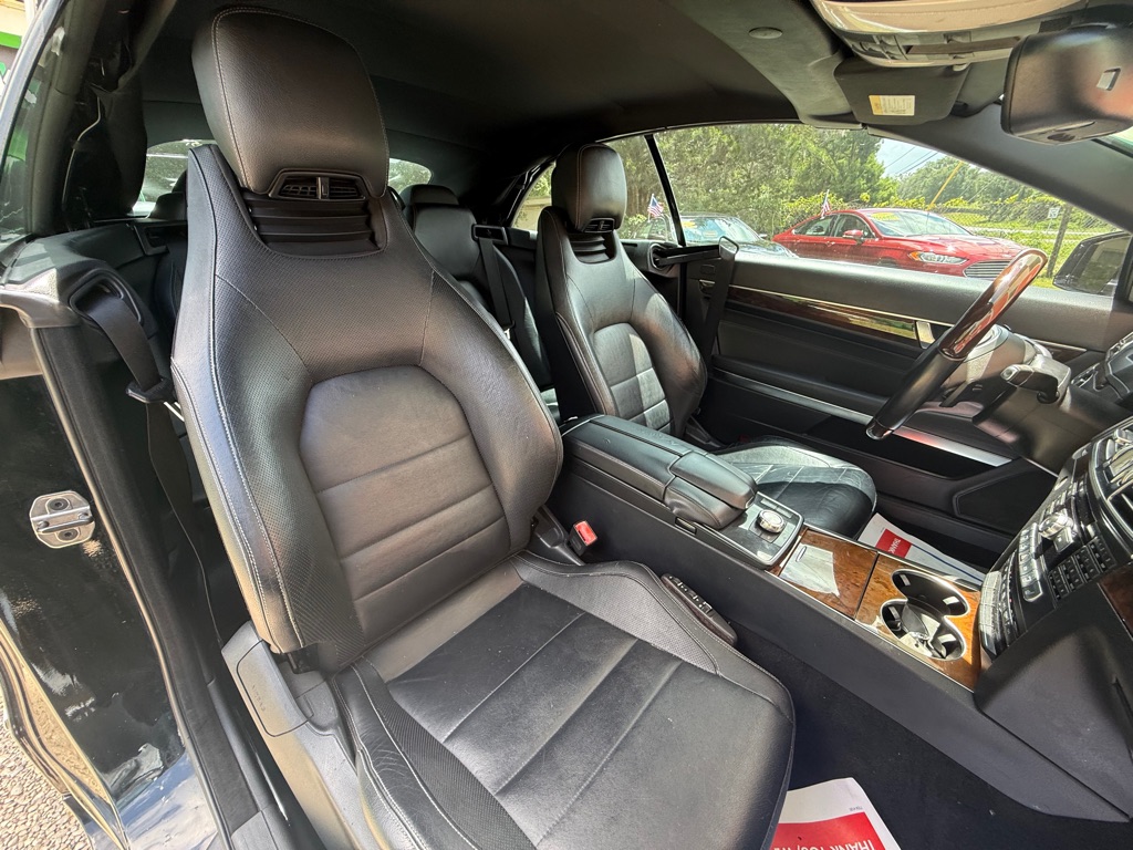 Photo 29 of this MERCEDES-BENZ E-CLASS