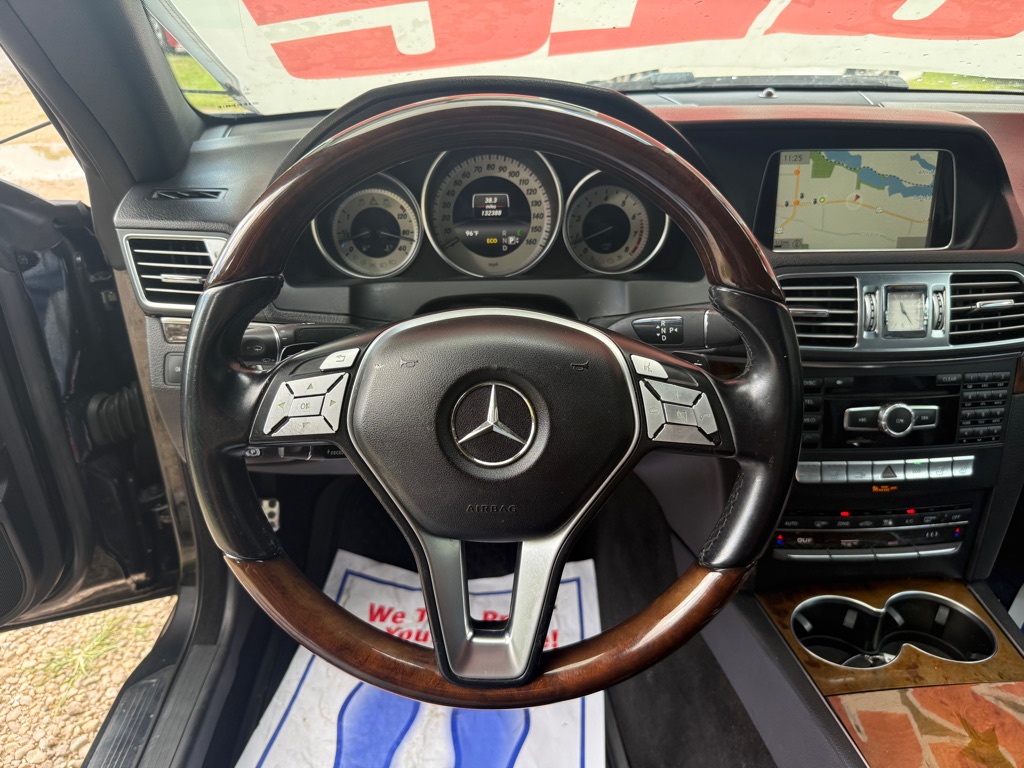 Photo 21 of this MERCEDES-BENZ E-CLASS