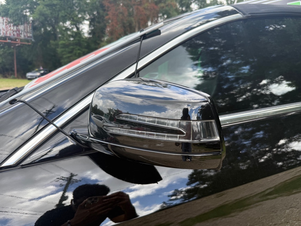 Photo 13 of this MERCEDES-BENZ E-CLASS