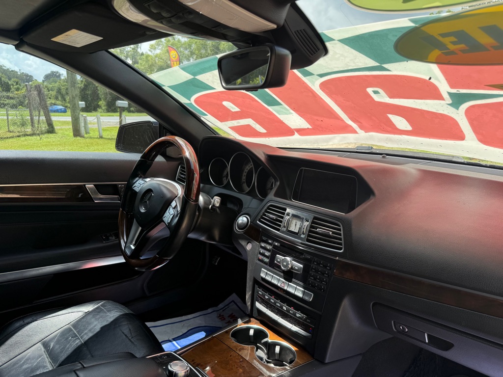 Photo 30 of this MERCEDES-BENZ E-CLASS